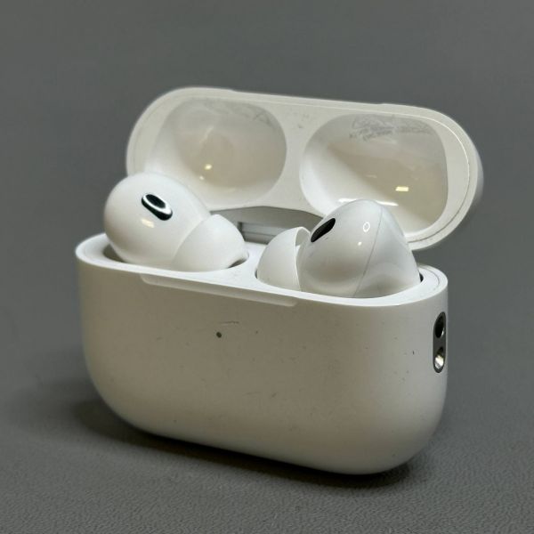 Беспроводные наушники Apple AirPods Pro 2 (2023) MagSafe Charging Case (USB C)