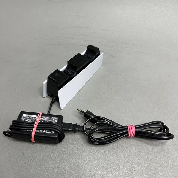 Зарядная станция Sony для двух DualSense CFI-ZDS1