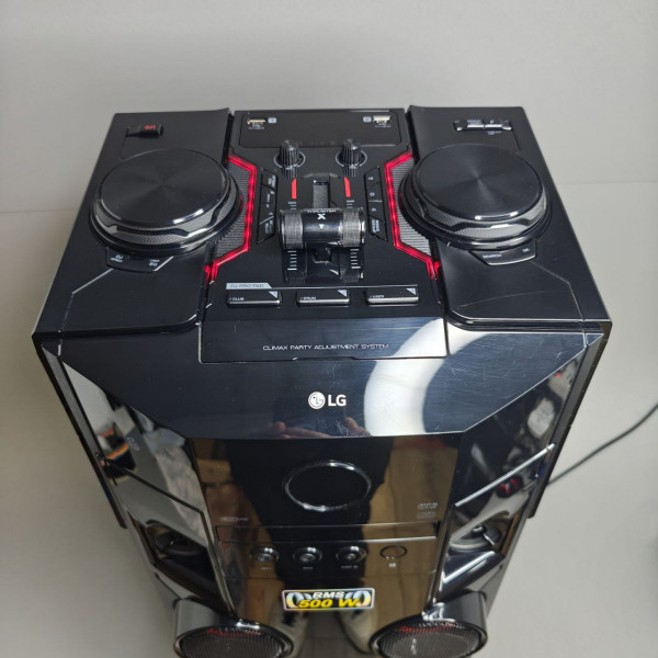 Музыкальный центр LG OM6560, 500Вт, с караоке, Bluetooth, FM, USB, CD, черный