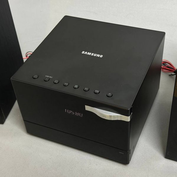 Музыкальный центр Samsung MM-E320