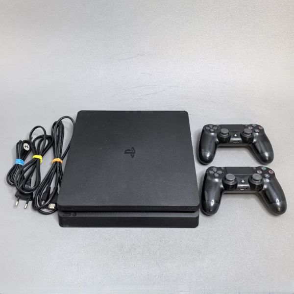 Игровая приставка Sony PlayStation 4 Slim 500 ГБ HDD, без игр, черный + 2 геймпада
