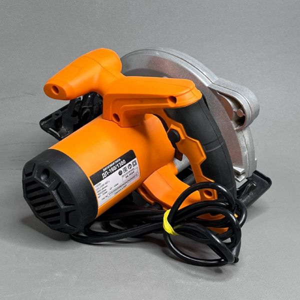 Дисковая пила ВИХРЬ ДП-160/1300 72/11/4