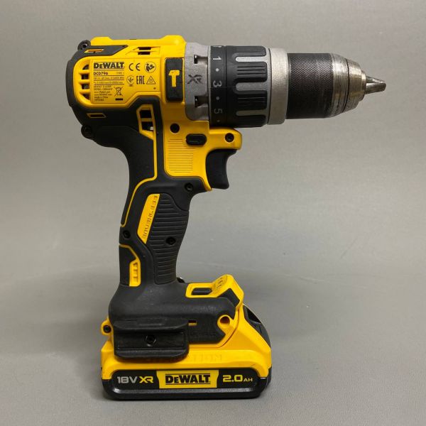 Аккумуляторная ударная дрель-шуруповерт DeWALT DCD796D2