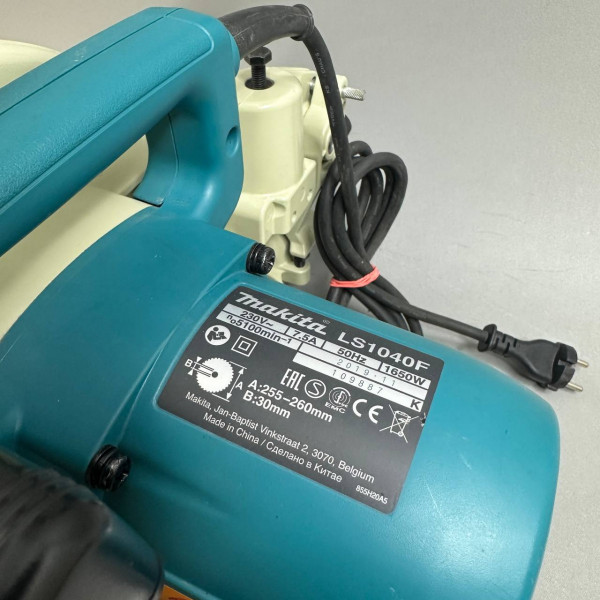 Торцовочная пила Makita LS1040F