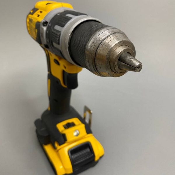 Аккумуляторная ударная дрель-шуруповерт DeWALT DCD796D2