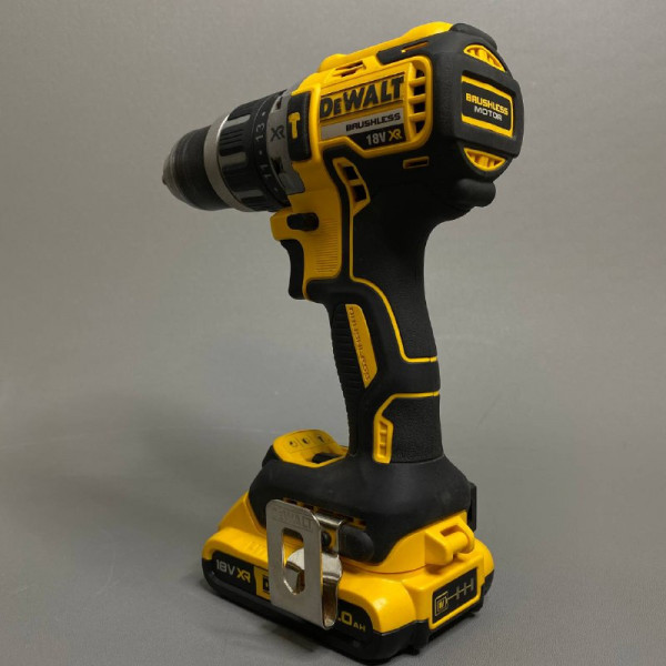 Аккумуляторная ударная дрель-шуруповерт DeWALT DCD796D2