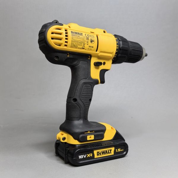 Аккумуляторная дрель-шуруповерт Dewalt DCD771S2