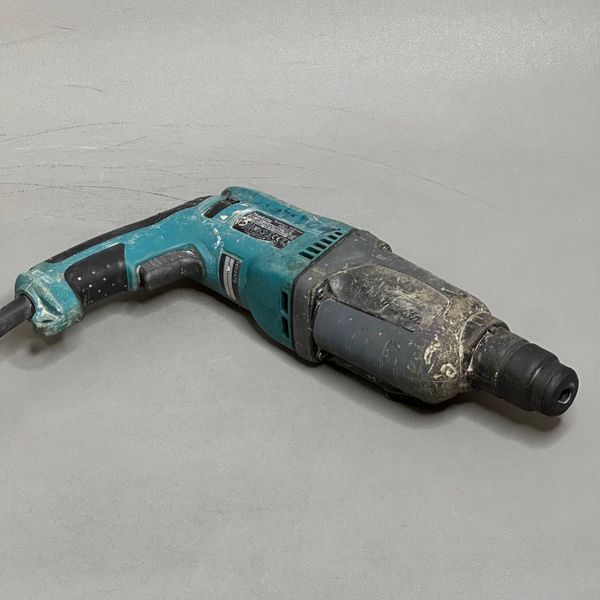 Перфоратор Makita HR2470