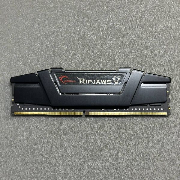 Оперативная память G.SKILL Ripjaws V 32 ГБ DDR4 4266 МГц DIMM CL19 (F4-4266C19S-32GVK)