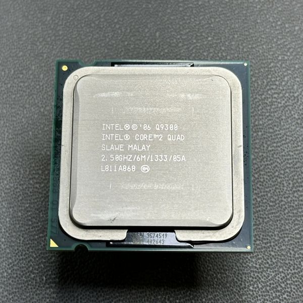 Процессор Intel Core 2 Quad Q9300 Yorkfield LGA 775, 4 x 2500 МГц, OEM