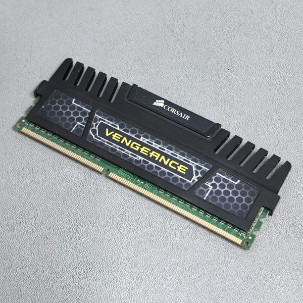Оперативная память Corsair Vengeance CMZ8GX3M1A1600C10 DDR3 - 1x 8ГБ 1600МГц, DIMM, Ret