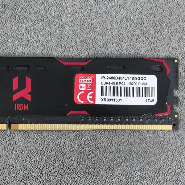 Оперативная память GoodRAM Iridium 1x4Gb DDR4 DIMM 2400MHz (IR-2400D464L17S/8GDC)