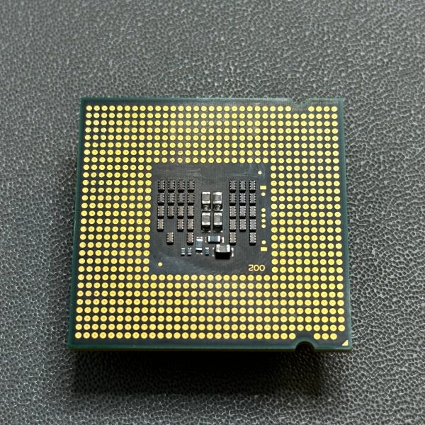 Процессор Intel Core 2 Quad Q8200 Yorkfield LGA775, 4 x 2333 МГц, OEM