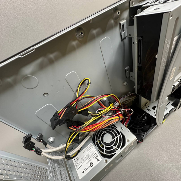 Компактный компьютерный корпус Aquarius c блоком питания 300W + DVD привод 