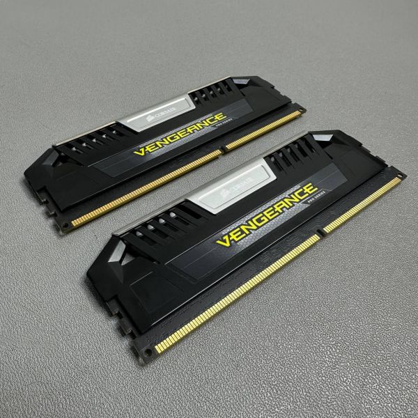 Оперативная память Corsair Vengeance Pro 8 ГБ (4x2) DDR3 2133 МГц DIMM CL11 CMY8GX3M2A2133C11