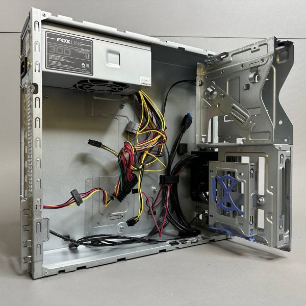 Корпус PowerCool Slim V8 300W черный