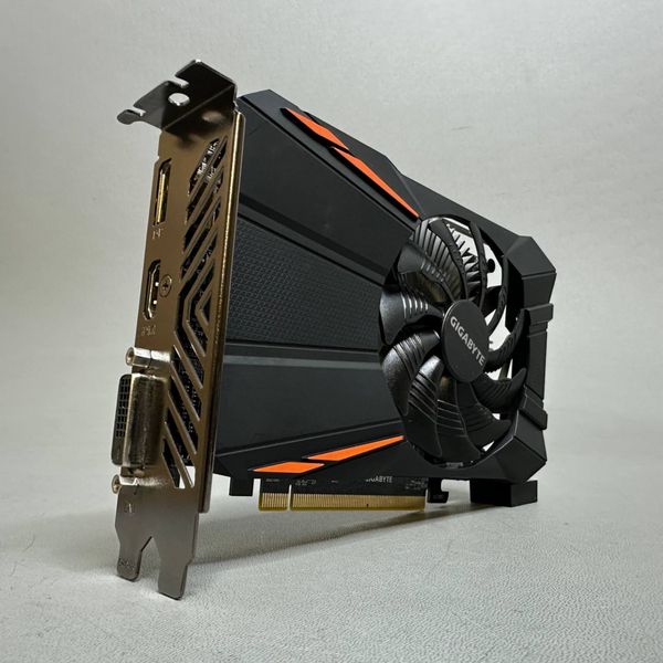 Видеокарта PCI-E Gigabyte AMD Radeon RX 560 OC R3.0 4096MB 128bit GDDR5 (GV-RX560OC-4GD) DVI HDMI DP