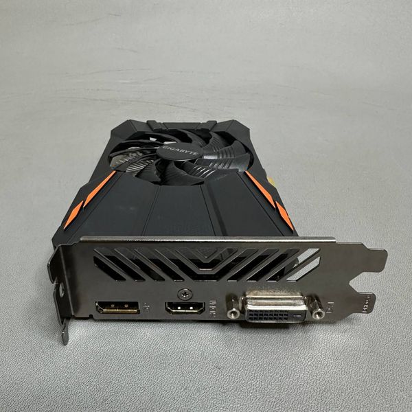 Видеокарта PCI-E Gigabyte AMD Radeon RX 560 OC R3.0 4096MB 128bit GDDR5 (GV-RX560OC-4GD) DVI HDMI DP