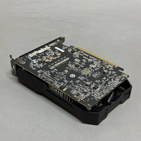 Видеокарта PCI-E Gigabyte AMD Radeon RX 560 OC R3.0 4096MB 128bit GDDR5 (GV-RX560OC-4GD) DVI HDMI DP