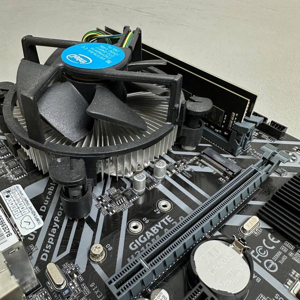 Комплект: мат плата Gigabyte H310M A 2.0 s.1151v2 + Core i3 -8100 + 16Gb DDR4 + кулер