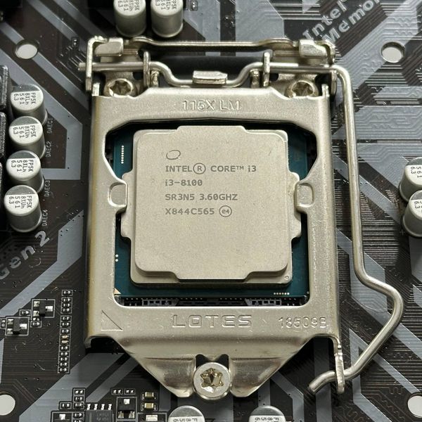 Комплект мат плата Gigabyte b365m-d3h s-1151v2 + Core i3 -8100