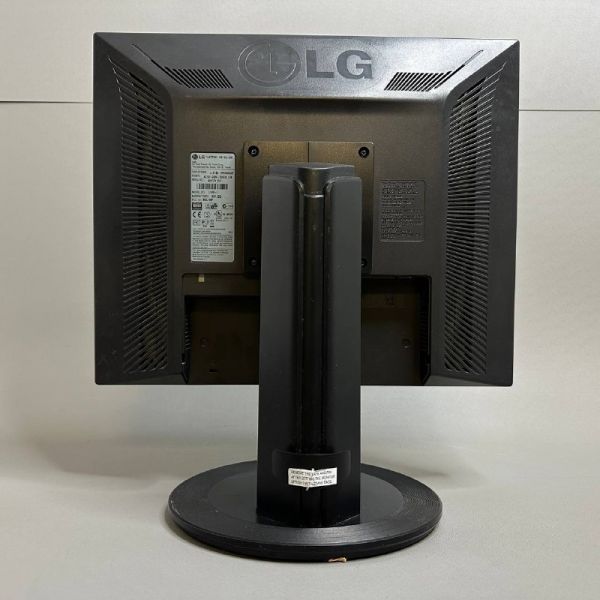 19'' Монитор LG Flatron L1951SQ, 1280x1024, 75 Гц, черный
