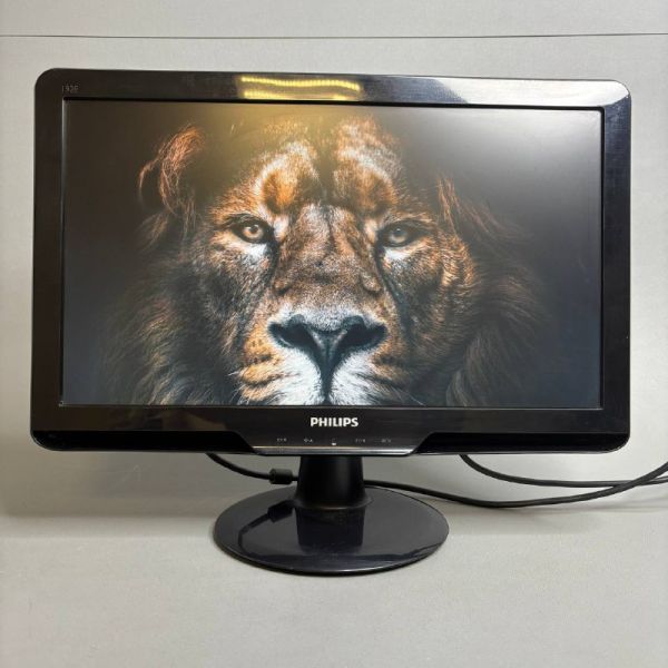18.5'' Монитор Philips 192E2SB/01, 1366x768, 76 Гц, TN, черный