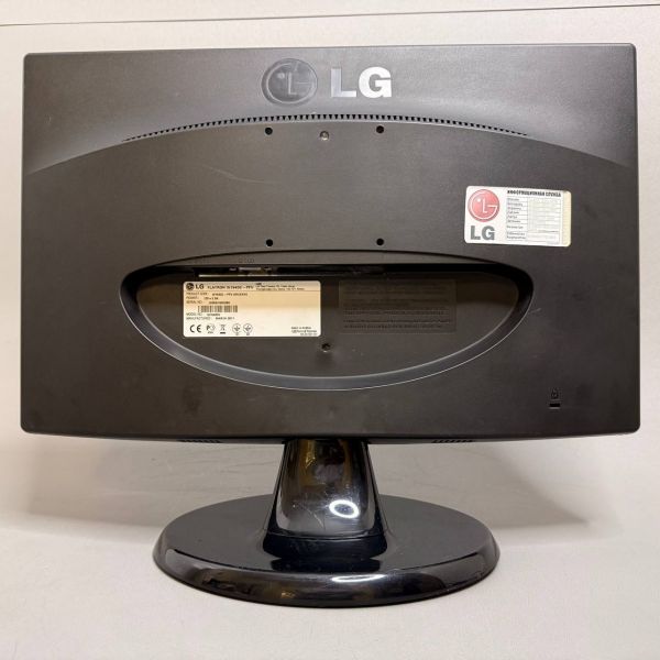 18.5 Монитор LG Flatron W1943C, 1366x768, 75 Гц, TN