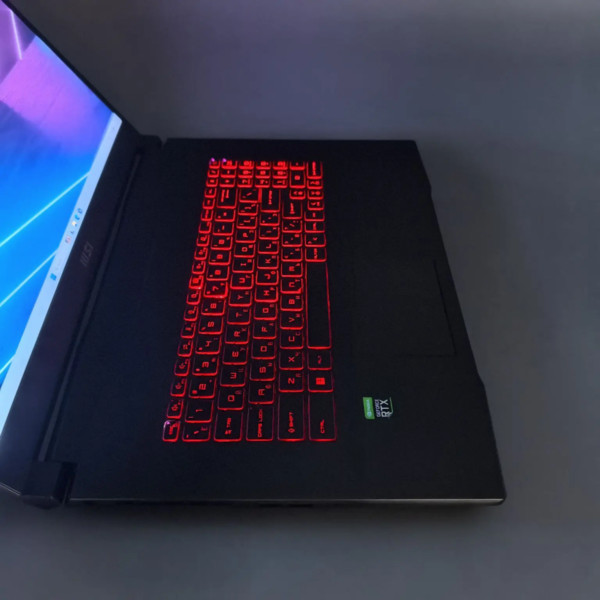 17.3'' 144 Гц Ноутбук MSI Katana GF76 11UC-679XRU черный