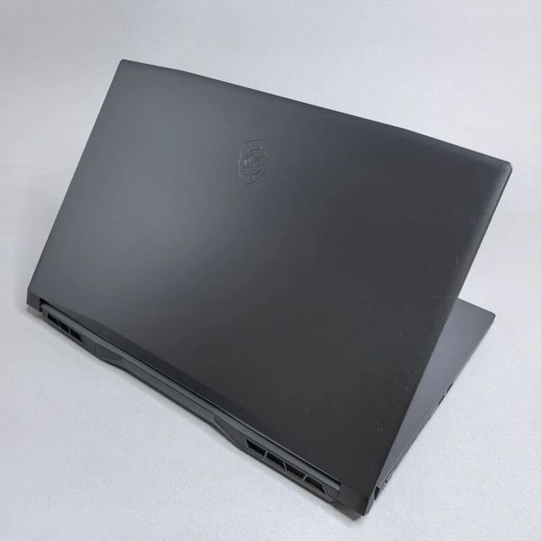 17.3'' 144 Гц Ноутбук MSI Katana GF76 11UC-679XRU черный