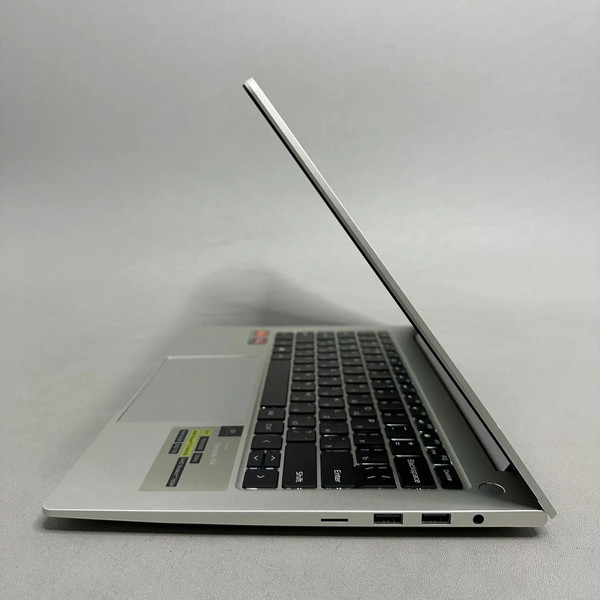 14.1'' Ноутбук Machcreator Genesis R14 (JJ00GW00GRU) серебристый