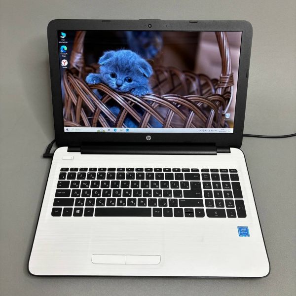 15.6'' Ноутбук HP 15-ay511ur белый