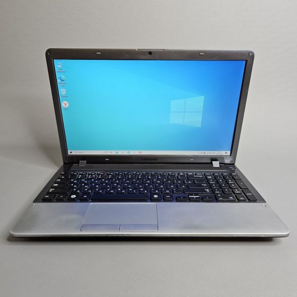 15.6'' Ноутбук Samsung NP355V5C-A01RU серый
