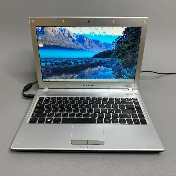 13.3'' Ноутбук Samsung NP-Q330-JS02 серый