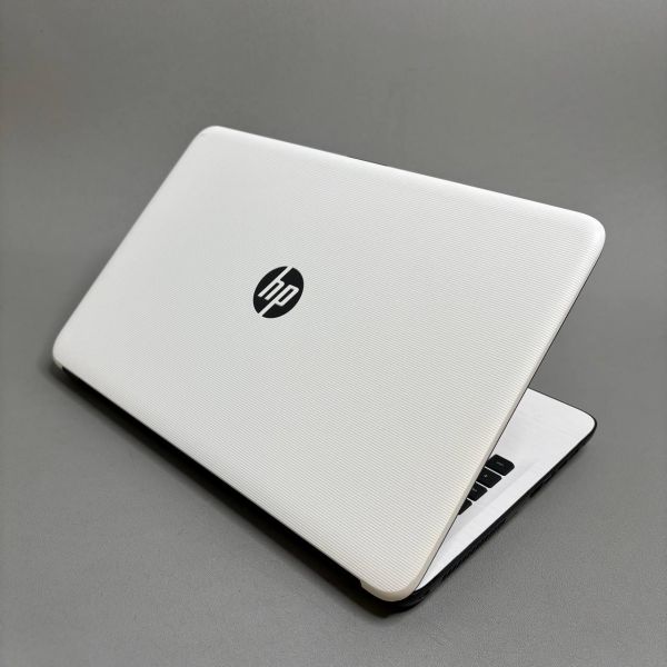 15.6'' Ноутбук HP 15-ay511ur белый