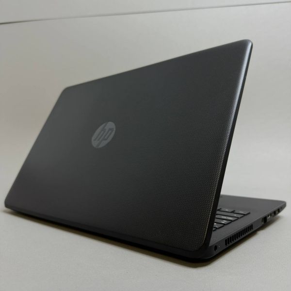 15.6'' Ноутбук HP 15-bw006ur черный