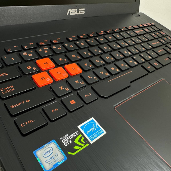 15.6'' FHD Ноутбук ASUS ROG FX553VE-DM201 черный