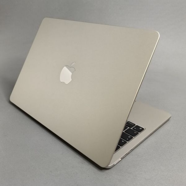 13.6'' UHD Ноутбук Apple MacBook Air 13 (2022) MC7W4B/A / Apple M2 / 16Gb / 256Gb SSD, Starlight