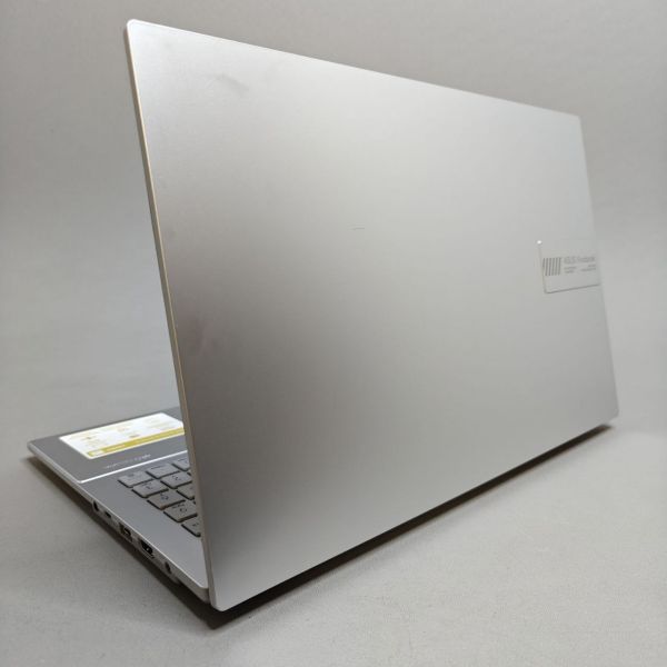 15.6'' FHD Ноутбук ASUS Vivobook Go 15 E1504GA-BQ551 серебристый