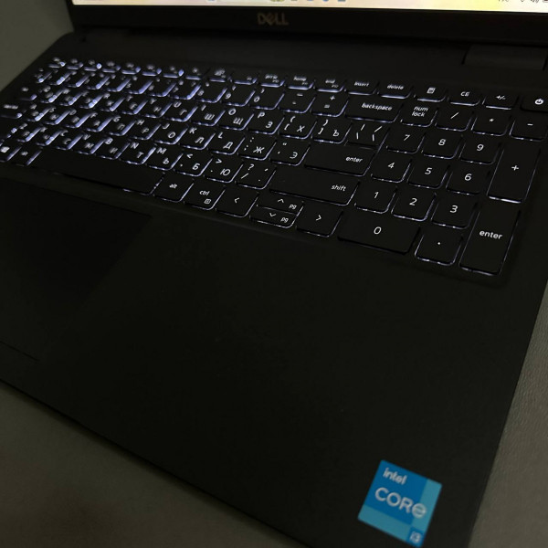 15.6'' FHD Ноутбук DELL Latitude 3520-2378 черный
