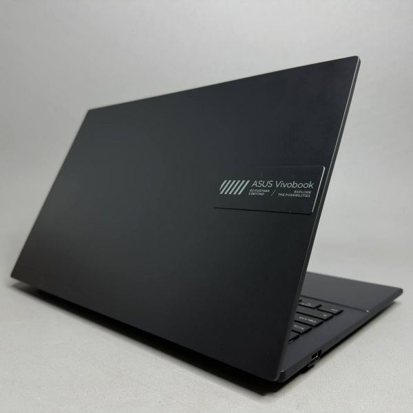 15.6'' FHD Ноутбук ASUS VivoBook Go OLED E1504FA-L1660 черный