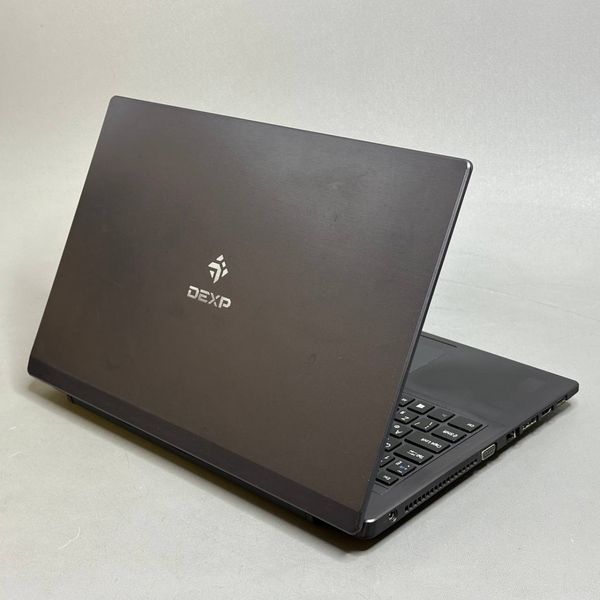 15.6'' HD Ноутбук DEXP W650SB черный