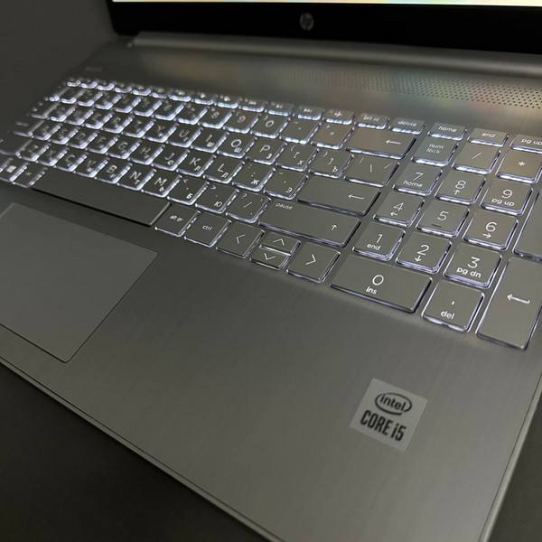 15.6'' FHD Ноутбук HP 15s-fq1108ur (2L2U8EA) серебристый