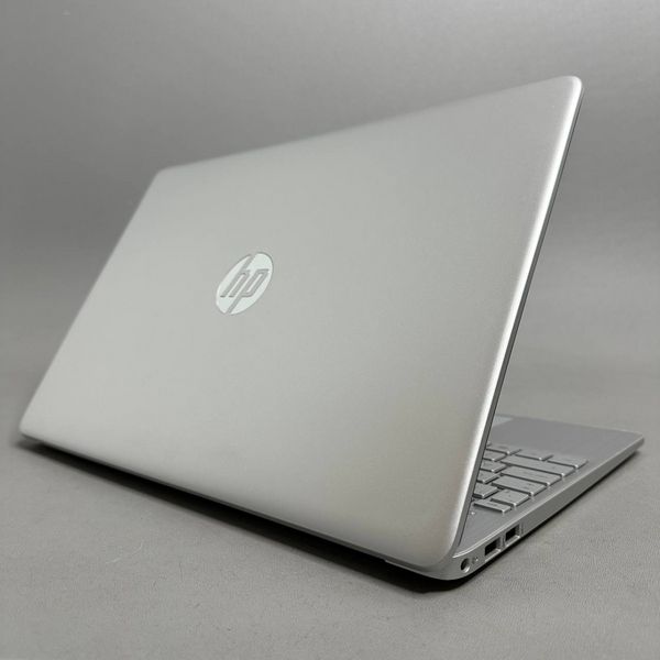 15.6'' FHD Ноутбук HP 15s-fq1108ur (2L2U8EA) серебристый