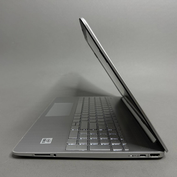 15.6'' FHD Ноутбук HP 15s-fq1108ur (2L2U8EA) серебристый