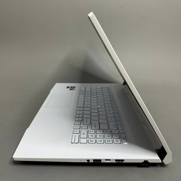 17.3'' 144Гц Ноутбук MSI Sword 17 A12UD-248XRU белый