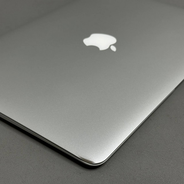 13.3'' HD+ Ноутбук Apple MacBook Air (13-inch, 2017) A1466 серебристый