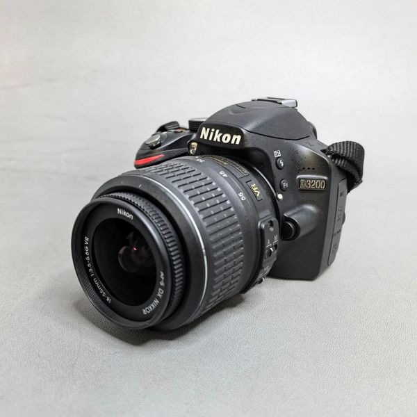 Зеркальный фотоаппарат Nikon D3200 Kit AF-S DX NIKKOR 18-55mm f/3.5-5.6G VR