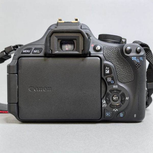 Зеркальный фотоаппарат Canon EOS 600D Kit EF-S 18-55mm f/3.5-5.6 IS II, черный