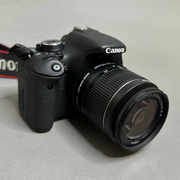 Зеркальный фотоаппарат Canon EOS 600D Kit EF-S 18-55mm f/3.5-5.6 III, черный